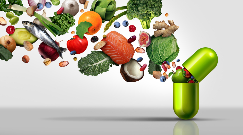 Kapsula s sadjem, oreščki in zelenjavo v hranilni tableti.