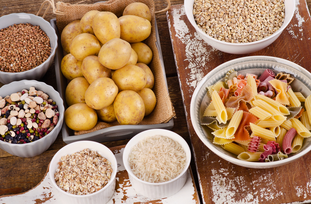 Lebensmittel, die die meisten Kohlenhydrate enthalten – Kartoffeln, Müsli, Nudeln, Reis,...